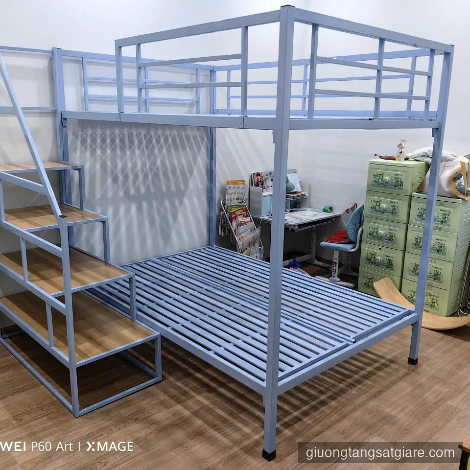 Giường sắt 2 tầng 1m4 x 2m kết hợp bậc gỗ